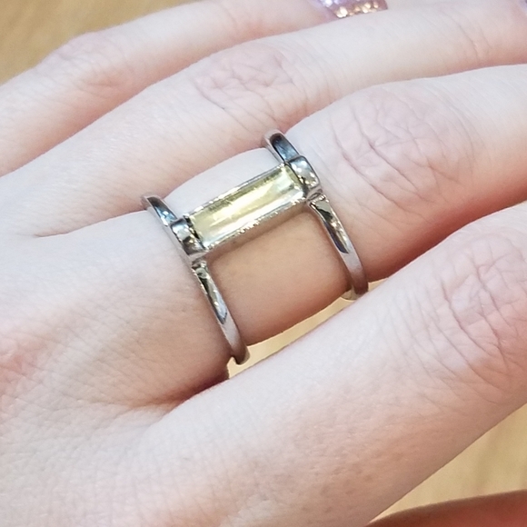 Unbranded Jewelry - Silver Yellow Stone Ring